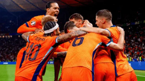 湖人遭黄蜂绝杀，詹姆斯三分空砍